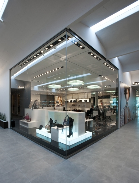 Guess-Europe_17