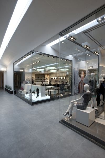 Guess-Europe_18